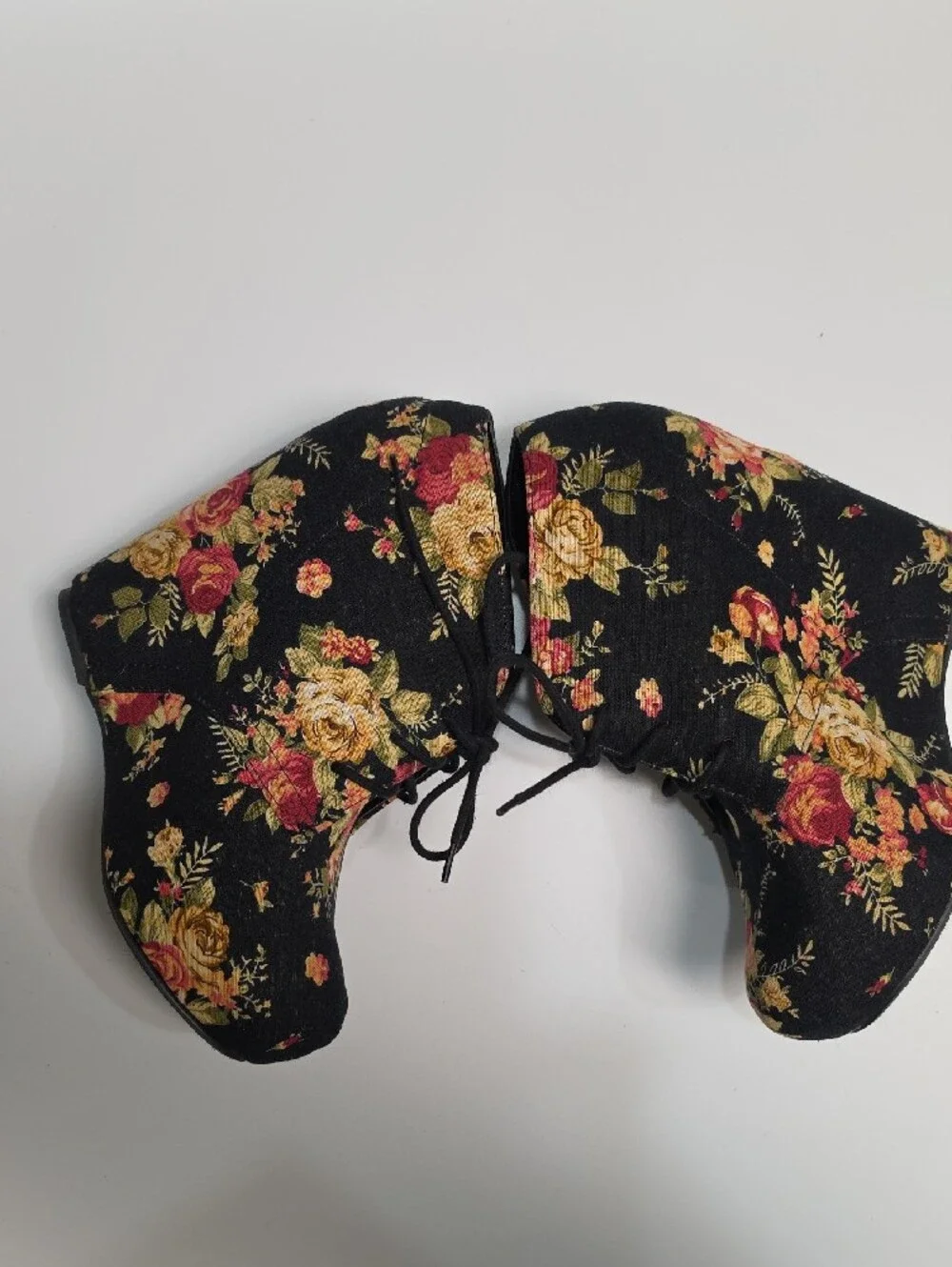Charlotte Russe Floral Lace-Up Platform Wedge Booties - Size 9